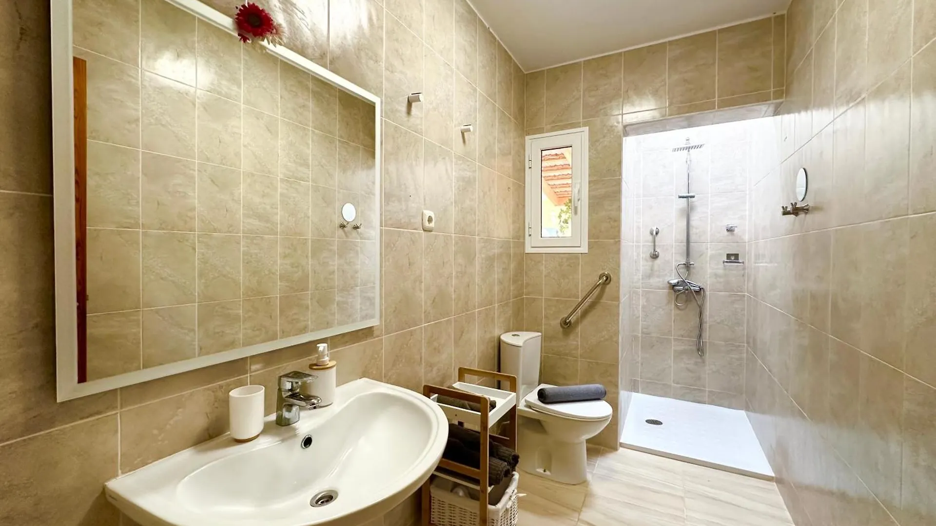 Las Rocas Villa Con Piscina Privada De Piedra, Vista Mar, Jardines, Asadero Y Wifi Parque Holandes